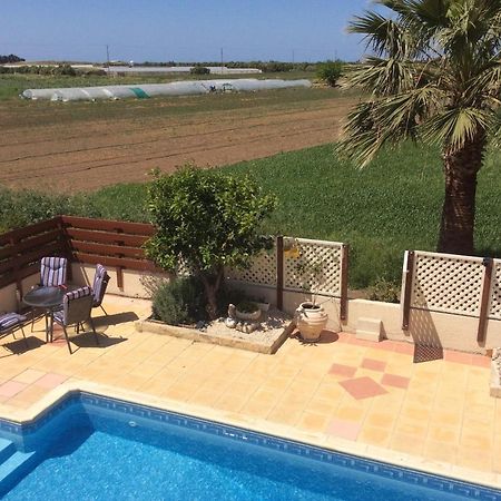 Quality Villa With Pool In Superb Location In Paphos Mandriá Exterior foto