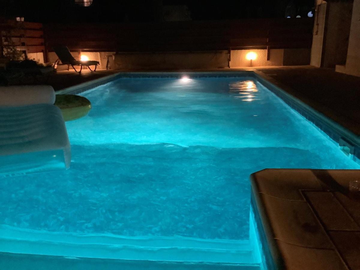 Quality Villa With Pool In Superb Location In Paphos Mandriá Exterior foto