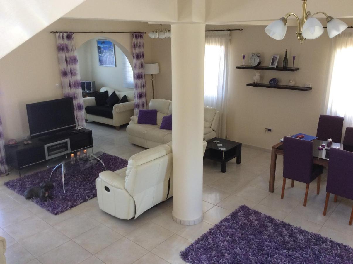 Quality Villa With Pool In Superb Location In Paphos Mandriá Exterior foto